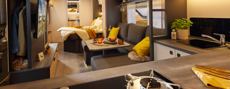 Caravans met queensbed
