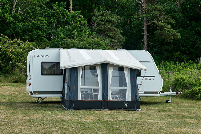 1. Een opblaasbare voortent is supersnel opgezet