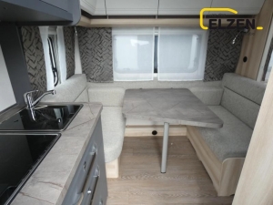 Hobby De Luxe 400 SFE Model 2025